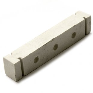 Flat ceramic insulator