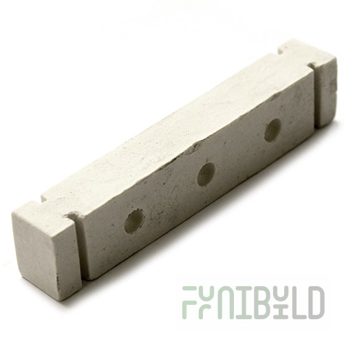 Flat ceramic insulator