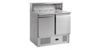 Refrigerated tables for pizza