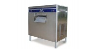 Ice makers flake ice