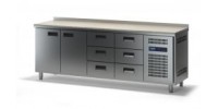 Refrigerated tables stainless steel body