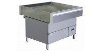 Fish tables with built-in cooling