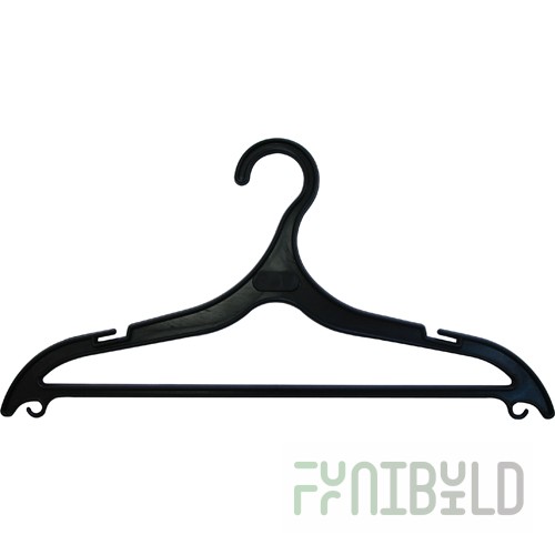 PL 15 - Plastic clothes hangers