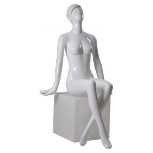 E 02 \ Female mannequin, seated