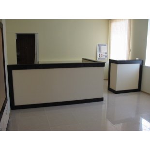 Double reception desk in a classic combination of vanilla and wenge colors