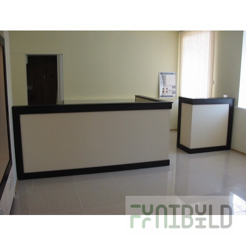 Double reception desk in a classic combination of vanilla and wenge colors