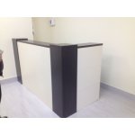 Reception desk Molochnaya with black tabletop and pillars