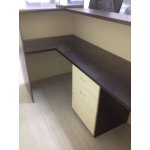 Reception desk Molochnaya with black tabletop and pillars