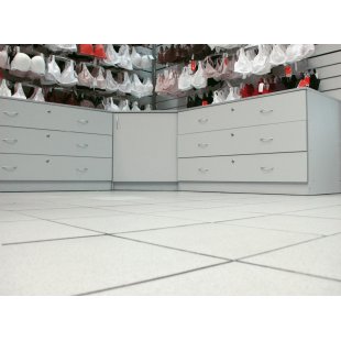 Trade furniture "Labaz" for a clothing store