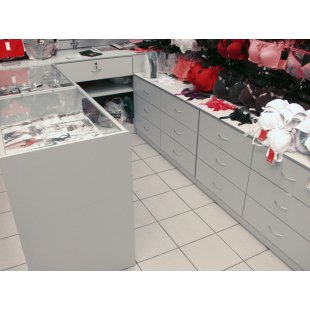 Trade furniture "Labaz" for a clothing store