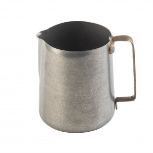 Tablecraft 12058 24 Oz Stainless Steel Vintage Frothing Cup with Gold Handle