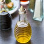 TableCraft BH3 6 oz. Beehive Oil and Vinegar Dispenser with Stainless Steel Top - 12/Pack TableCraft BH3 6 oz. Beehive Oil and Vinegar Dispenser with Stainless Steel Top - 12/Pack