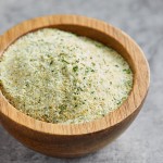 Lawry's 28 oz. Garlic Salt with Parsley, Coarse Grind - 6/Case