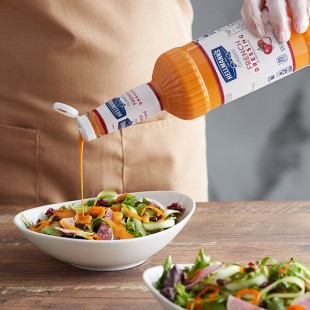 Hellmann's 32 fl. oz. Easy Pour French Dressing - 6/Case Hellmann's 32 fl. oz. Easy Pour French Dressing - 6/Case