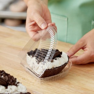 Polar Pak Clear Plastic Hinged 1/4 Pie Slice Container - 300/Case Polar Pak Clear Plastic Hinged 1/4 Pie Slice Container - 300/Case