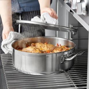 Vigor SS1 Series 10 Qt. Stainless Steel Brazier with Aluminum-Clad Bottom and Cover Vigor SS1 Series 10 Qt. Stainless Steel Brazier with Aluminum-Clad Bottom and Cover