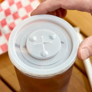 WNA Comet Frost-Flex 20 oz. and 24 oz. Translucent Lid with Straw Slot - 1,000/Case WNA Comet Frost-Flex 20 oz. and 24 oz. Translucent Lid with Straw Slot - 1,000/Case