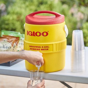 Igloo 421 2 Gallon Yellow Insulated Beverage Dispenser / Portable Water Cooler Igloo 421 2 Gallon Yellow Insulated Beverage Dispenser / Portable Water Cooler