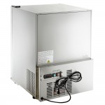 Avantco CRM-5-HC Stainless Steel Countertop Display Refrigerator with Swing Door - 3.9 Cu. Ft. Avantco CRM-5-HC Stainless Steel Countertop Display Refrigerator with Swing Door - 3.9 Cu. Ft.