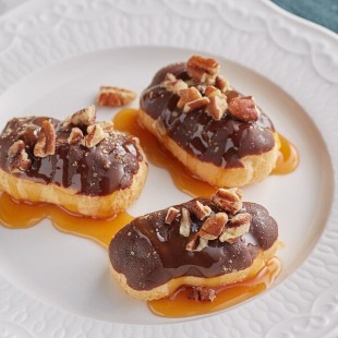 Ghirardelli Caramel Flavoring Sauce 64 fl. oz. - 6/Case Ghirardelli Caramel Flavoring Sauce 64 fl. oz. - 6/Case