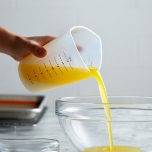 TableCraft HSMC32 1 Pint (2 Cups) Flexible Silicone 3-Sided Measuring Cup