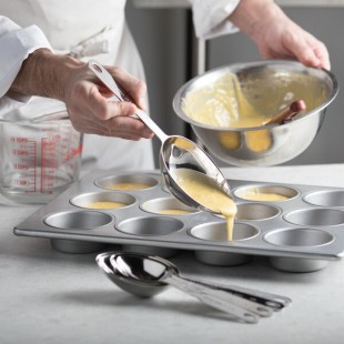 Vollrath 5-Piece Stainless Steel Oval Measuring Scoop Set Vollrath 5-Piece Stainless Steel Oval Measuring Scoop Set