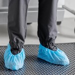 Choice Blue Polypropylene Shoe Cover with Anti-Skid Bottom - Large - 1,000/Case Choice Blue Polypropylene Shoe Cover with Anti-Skid Bottom - Large - 1,000/Case