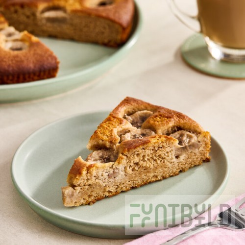 Le Chic Patissier 10-Slice Pre-Cut Plant-Based Vegan Whole Wheat Banana Bread Cake 30.68 oz. - 4/Case