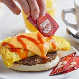 Frank's RedHot 7 Gram Original Cayenne Pepper Hot Sauce Packets - 200/Case Frank's RedHot 7 Gram Original Cayenne Pepper Hot Sauce Packets - 200/Case