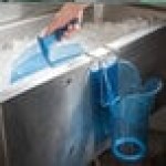 San Jamar SI7000 Saf-T-Ice Ice Scoop Holder with 12-16 oz. Ice Scoop San Jamar SI7000 Saf-T-Ice Ice Scoop Holder with 12-16 oz. Ice Scoop