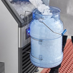 Vigor 6 Gallon Blue Polycarbonate Ice Tote with Lid and Hanger Vigor 6 Gallon Blue Polycarbonate Ice Tote with Lid and Hanger