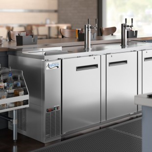 Avantco UDD-4-CT-S Stainless Steel Kegerator / Beer Dispenser with (2) Double Tap Tower and Club Top - (3) 1/2 Keg Capacity