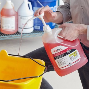 SC Johnson Professional® 680079 1 Gallon Heavy-Duty Neutral Floor Cleaner