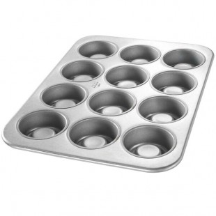 Chicago Metallic 43385 12 Cup 6 oz. Glazed Aluminized Steel MaryAnn / Strawberry Shortcake Specialty Pan - 12 7/8