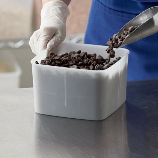 Carlisle 2 Qt. Square Polyethylene White Food Storage Container