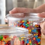 Choice 1 Qt. Clear Round Polycarbonate Food Storage Container with Lid - 12/Case