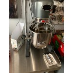 Avantco MX20WFB 20 Qt. Planetary Stand Mixer with Guard, Standard Accessories, & Flexible Silicone Blade Scraper - 120V, 1 1/2 hp