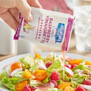 Hellmann's 1.5 oz. Raspberry Vinaigrette Dressing Packet - 102/Case Hellmann's 1.5 oz. Raspberry Vinaigrette Dressing Packet - 102/Case