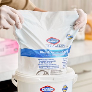 Clorox Healthcare CLO30359CT 110-Count Bleach Germicidal Wipes Refill - 2/Case