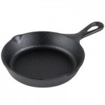 Lodge 14 oz. Pre-Seasoned Heat-Treated Mini Cast Iron Round Casserole Dish with Walnut Wood Underliner