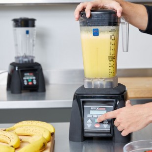 Waring MX1300XTX Xtreme 3 1/2 hp Commercial Blender with Programmable Keypad, Adjustable Speeds, and 64 oz. Copolyester Container - 120V