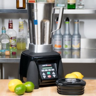 Waring MX1300XTS Xtreme 3 1/2 hp Commercial Blender with Programmable Keypad, Adjustable Speeds and 64 oz. Stainless Steel Container - 120V