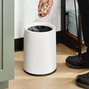 Lancaster Table & Seating 4 Gallon White Polyethylene Round Decorative Wastebasket / Trash Can Lancaster Table & Seating 4 Gallon White Polyethylene Round Decorative Wastebasket / Trash Can