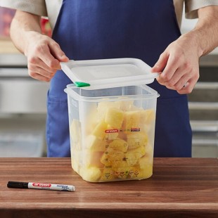 Araven 4.2 Qt. Translucent Square Polypropylene Food Storage Container with Airtight Lid Araven 4.2 Qt. Translucent Square Polypropylene Food Storage Container with Airtight Lid
