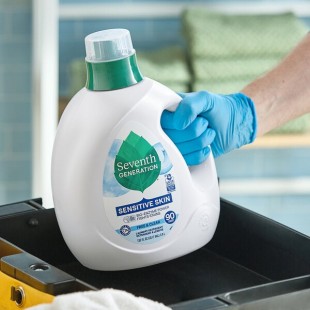 Seventh Generation 10732913450654 135 oz. Free & Clear Liquid Laundry Detergent - 4/Case