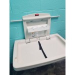 Rubbermaid® FG781888LPLAT Horizontal Baby Changing Station / Table