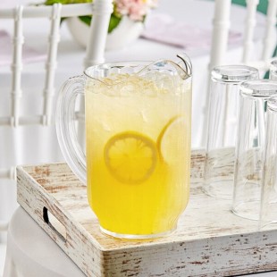 Carlisle VersaPour 60 oz. Clear Polycarbonate Beverage Pitcher 554007 - 6/Case Carlisle VersaPour 60 oz. Clear Polycarbonate Beverage Pitcher 554007 - 6/Case