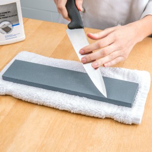 Victorinox 4.3391.6 Replacement Crystolon Medium Sharpening Stone Victorinox 4.3391.6 Replacement Crystolon Medium Sharpening Stone