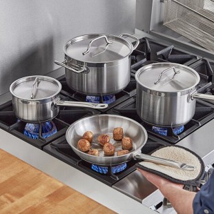 Vigor SS1 Series 7-Piece Induction Ready Stainless Steel Cookware Set with 2 Qt., 4.5 Qt., and 6.75 Qt. Sauce Pans and Covers with 9.5 Vigor SS1 Series 7-Piece Induction Ready Stainless Steel Cookware Set with 2 Qt., 4.5 Qt., and 6.75 Qt. Sauce Pans and Covers with 9.5