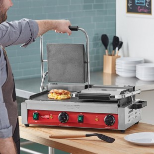 Avantco PG400S Commercial Dual Panini Sandwich Grill with Smooth Plates and 19 5/8 Avantco PG400S Commercial Dual Panini Sandwich Grill with Smooth Plates and 19 5/8